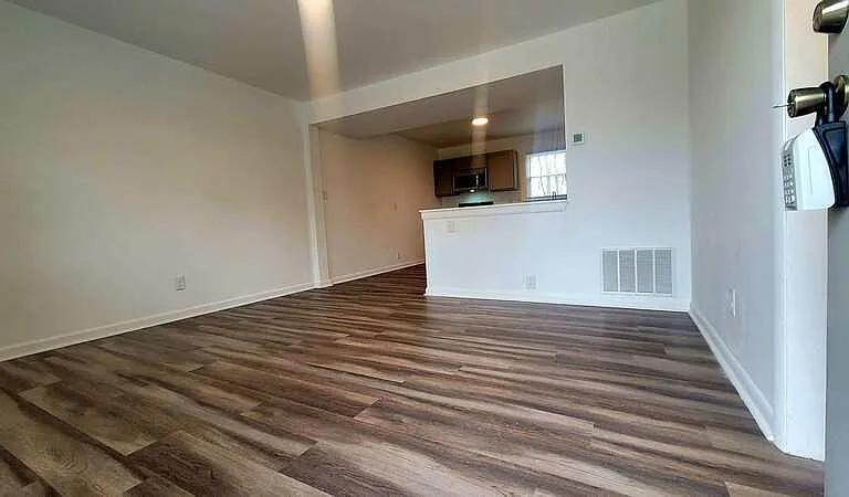 1518 W Clara Dr — Photo 5