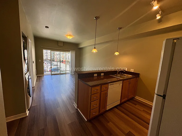 200 E Maple St — Photo 421