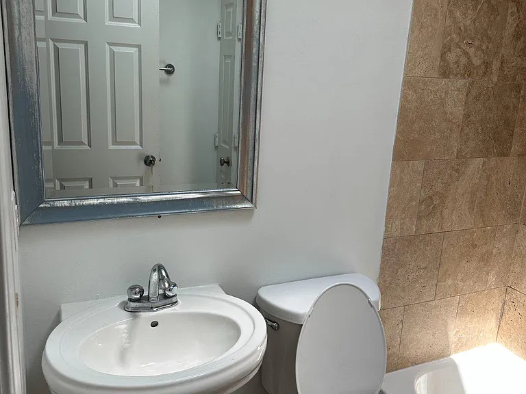 447 Lamont St NW — Photo 2