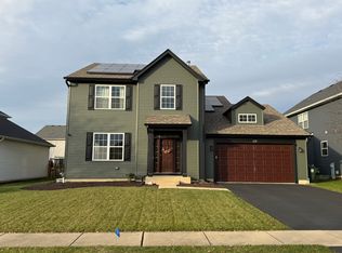 611 Paris Ave, Oswego, IL 60543
