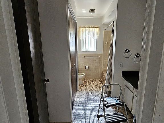 3rd image of 4002 Lamont Dr