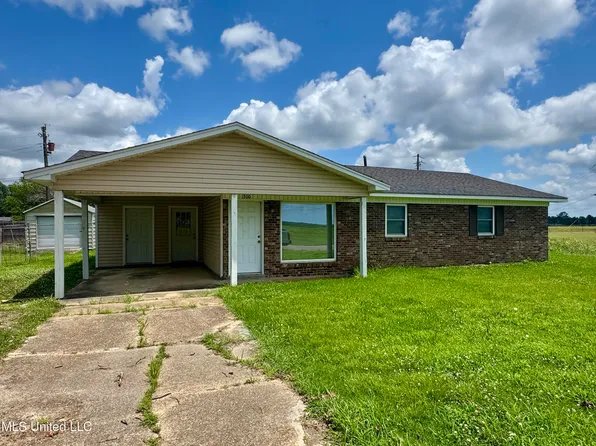1300 Maplewood St, Clarksdale, MS 38614