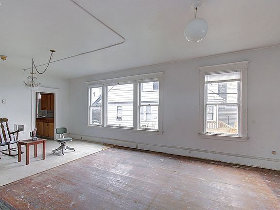 3rd image of 1012 W 12th St