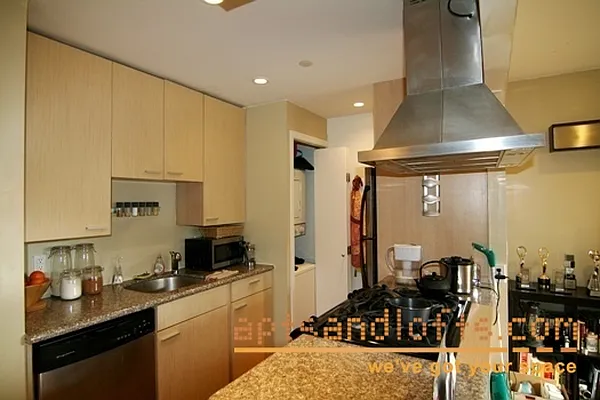 Rented by aptsandlofts.com | media 12