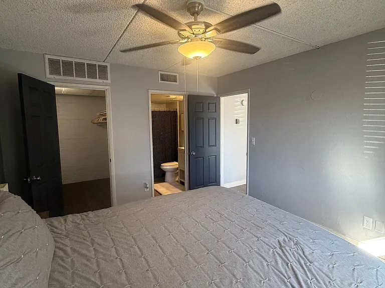 Waters Edge Apartments — Photo 42