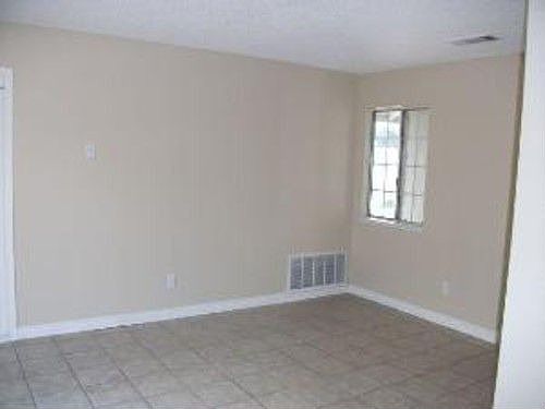 4th image of 2535 Christine St
