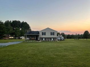 1836 Angel Pl, Huddleston, VA 24104