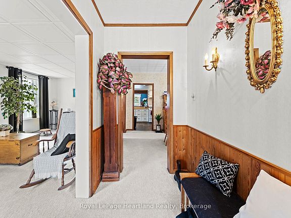 5th image of 107 Victoria St N