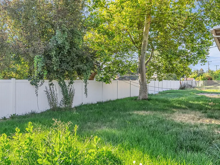 749 N Colonial Ave — Photo 32