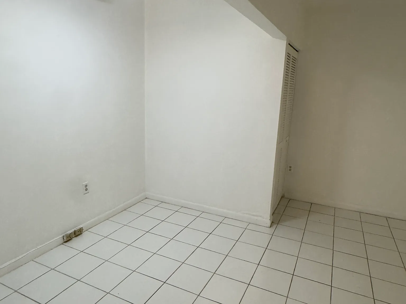 51 Edgewater Dr — Photo 2