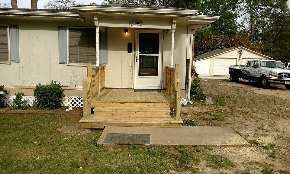 2nd image of 606 Martin Luther King Dr