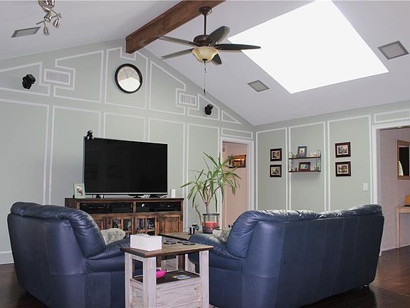 3rd image of 3121 Parkside Dr