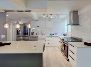 7 Hills Rd, Amherst, MA 01002