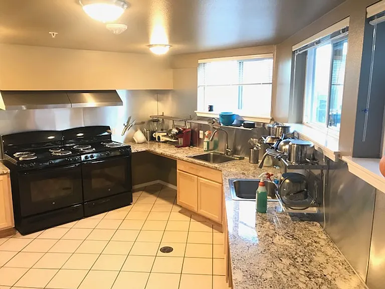 2320 E Madison St — Photo 9