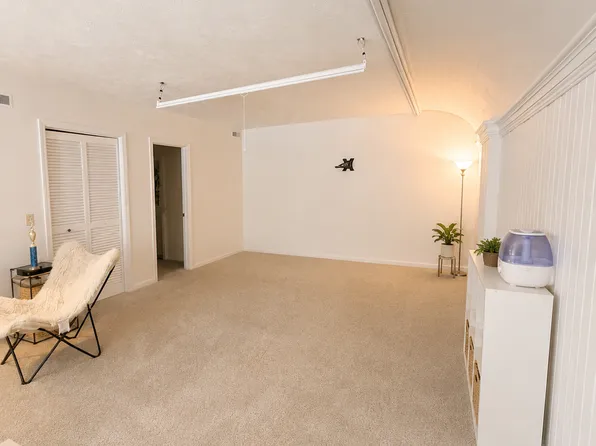 4126 Erie St APT 8, Willoughby, OH 44094