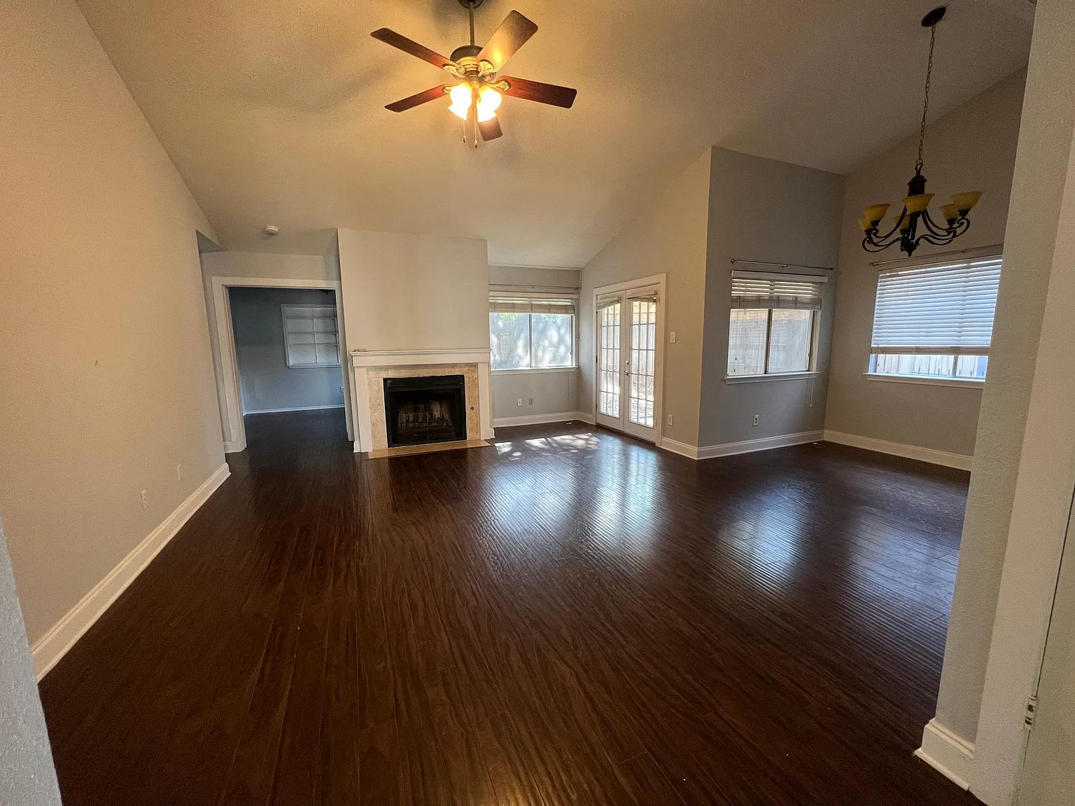3 bed, 1335 sqft, $1,980 — Photo 3
