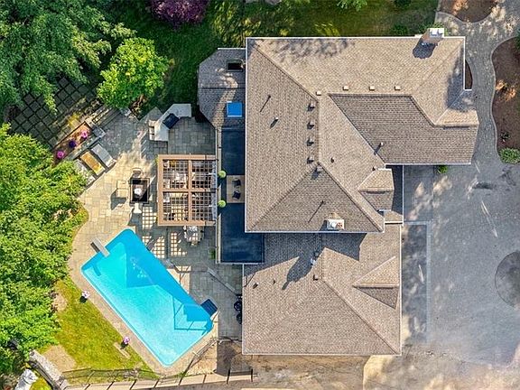 3rd image of 709 Glasgow St
