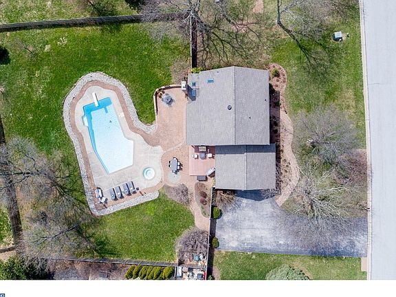 5th image of 822 Cottonwood Dr