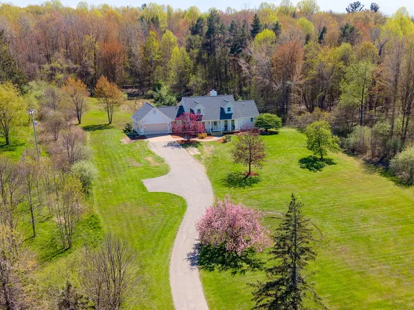6352 143rd Ave, Holland, MI 49423