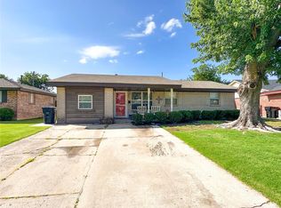911 SW 2nd St, Moore, OK 73160