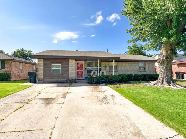 911 SW 2nd St, Moore, OK 73160