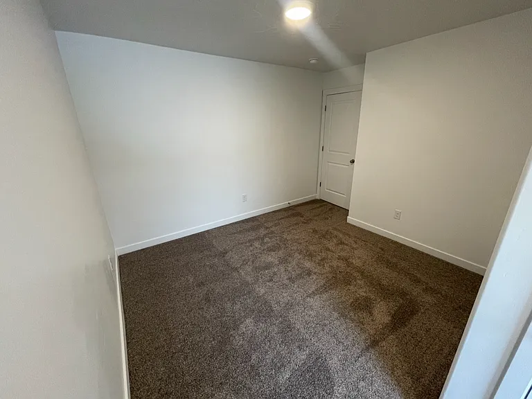 517 S May Dr — Photo 8