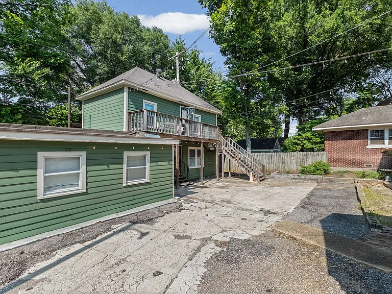 1306 Carr Ave — Photo 2