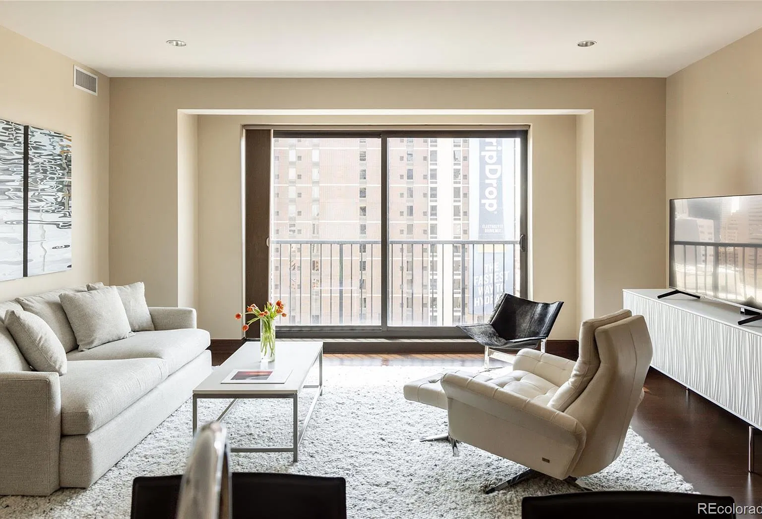 Four Seasons Private Residences — Photo 4