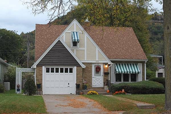 1st image of 226 Losey Blvd N