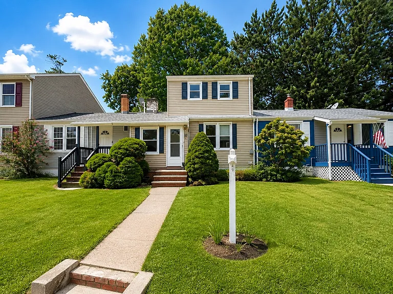 25 Van Wagoner Ave — Photo 1