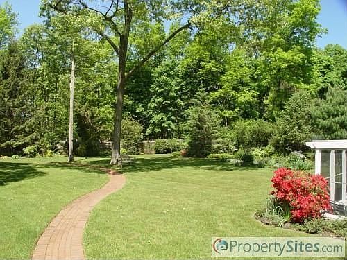 5th image of 84 Hollins Ln