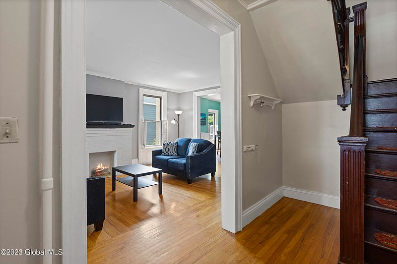 4th image of 1341 5th Avenue