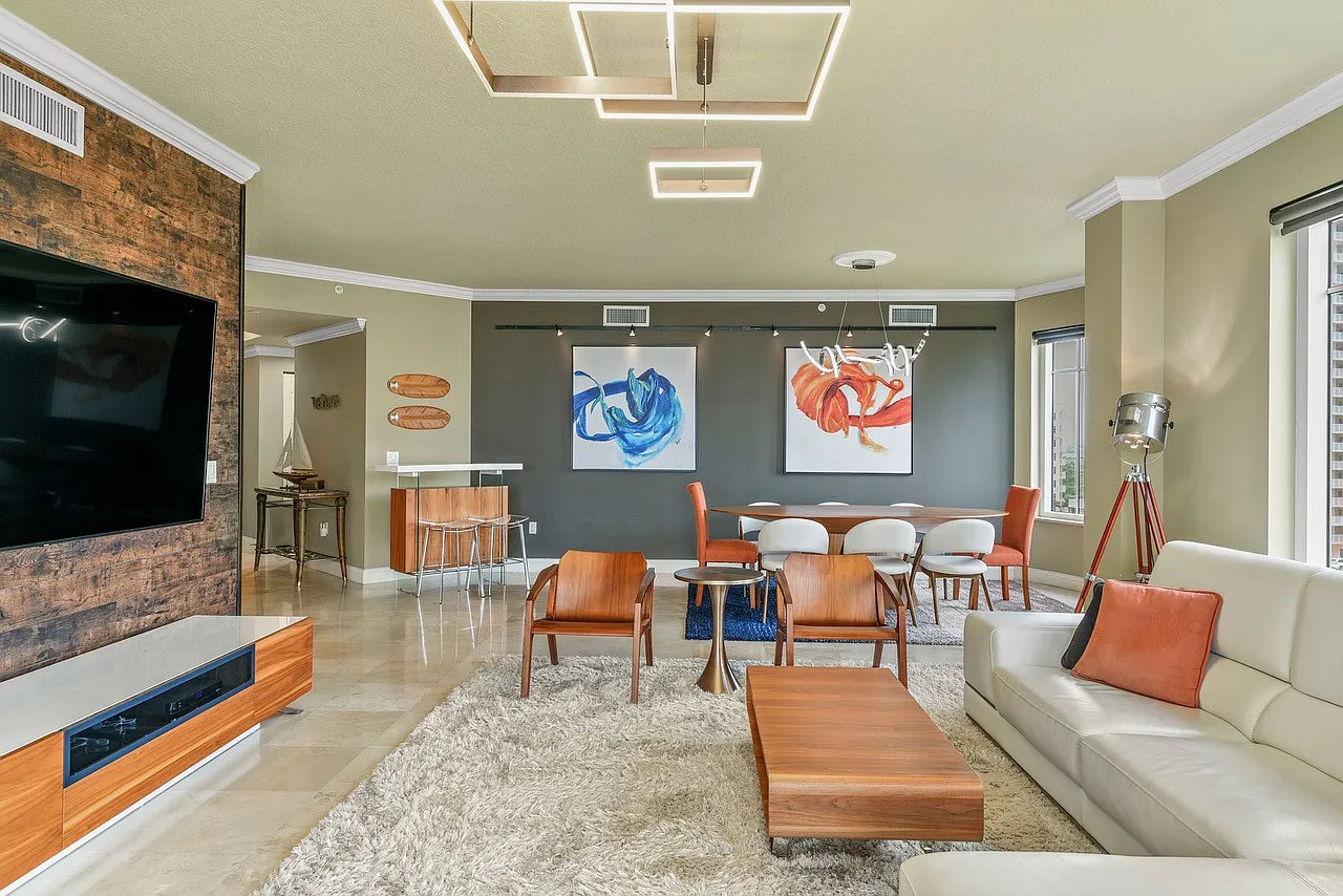 3 bed, 2110 sqft, $4,400 — Photo 3