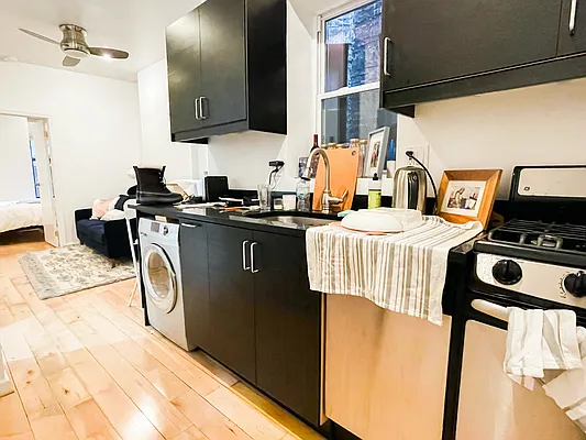 Rented by City Connections Realty | media 16