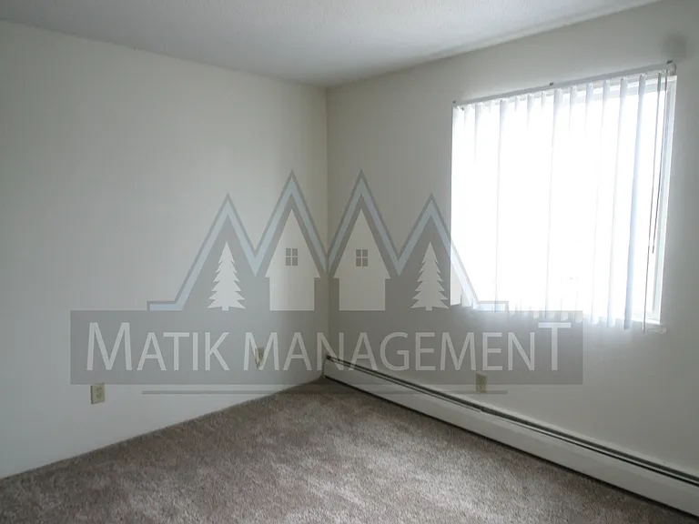 302 6th St SW #201 — Photo 6