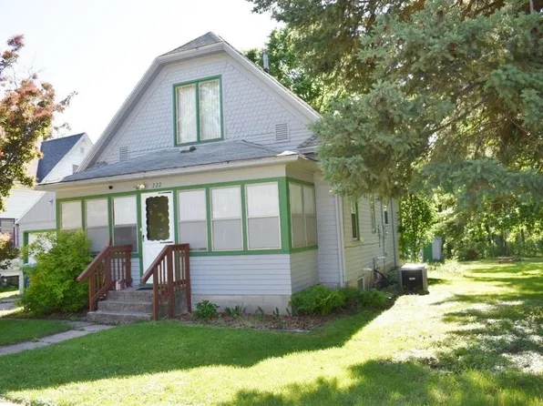 222 4th Ave NW, Oelwein, IA 50662