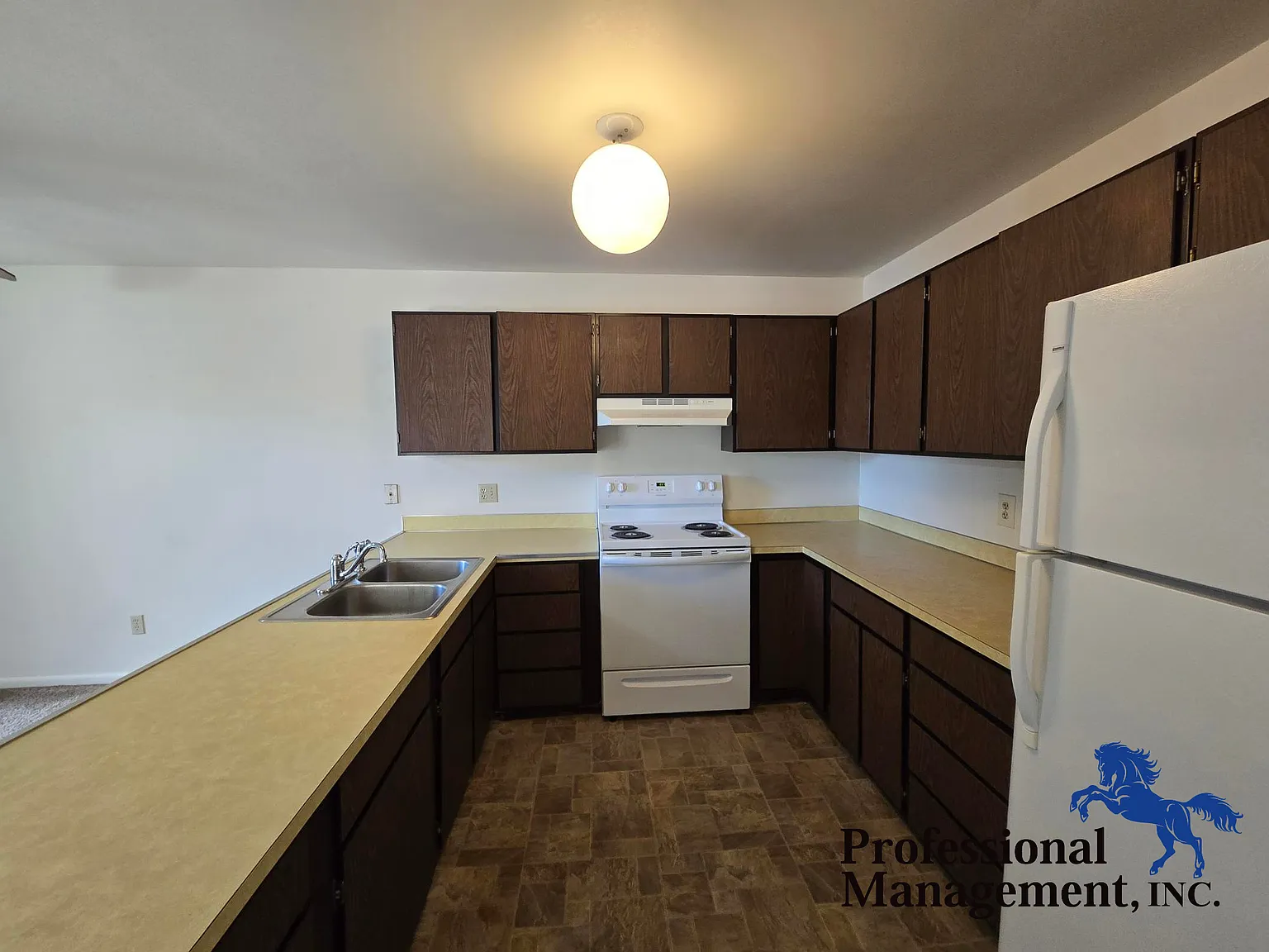 2 bed, 900 sqft, $1,050 — Photo 3