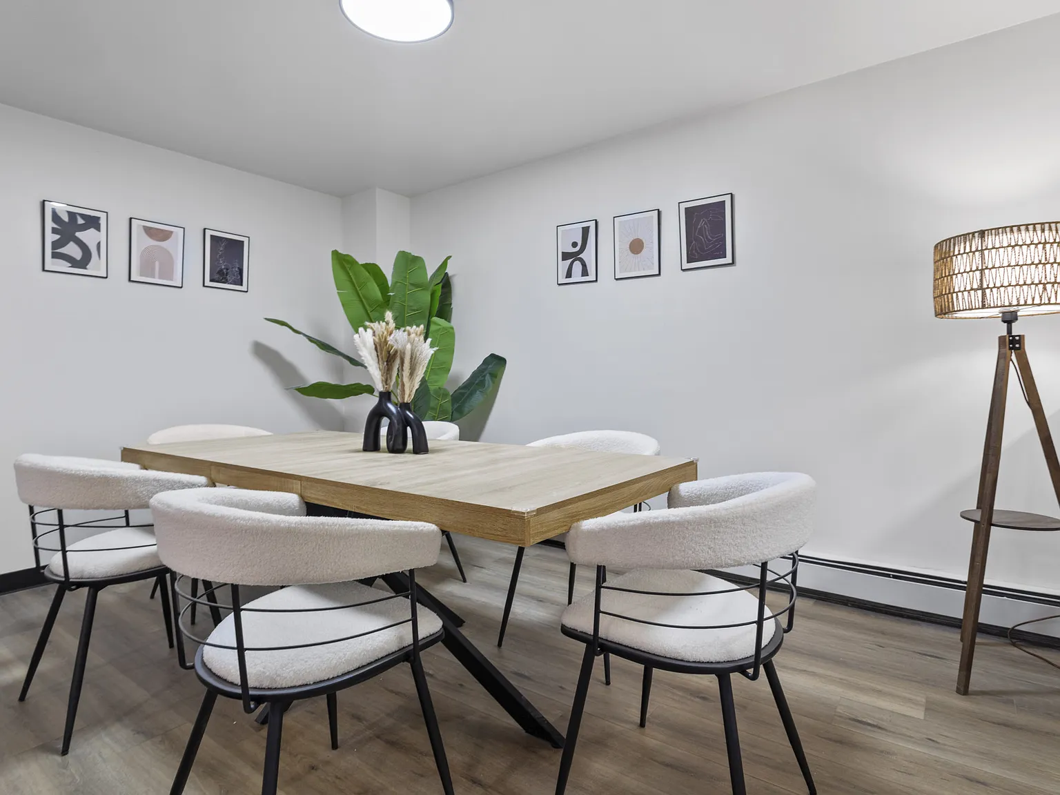 Wehnwood Court Apartments — Photo 4