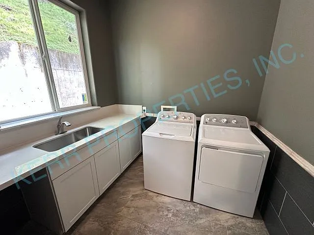 512 SE Espinosa St — Photo 11