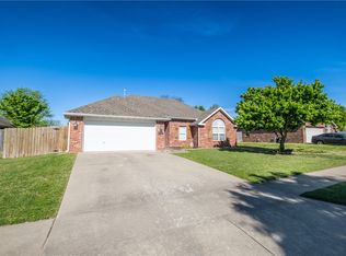 2951 N Bermuda Ave, Fayetteville, AR 72704