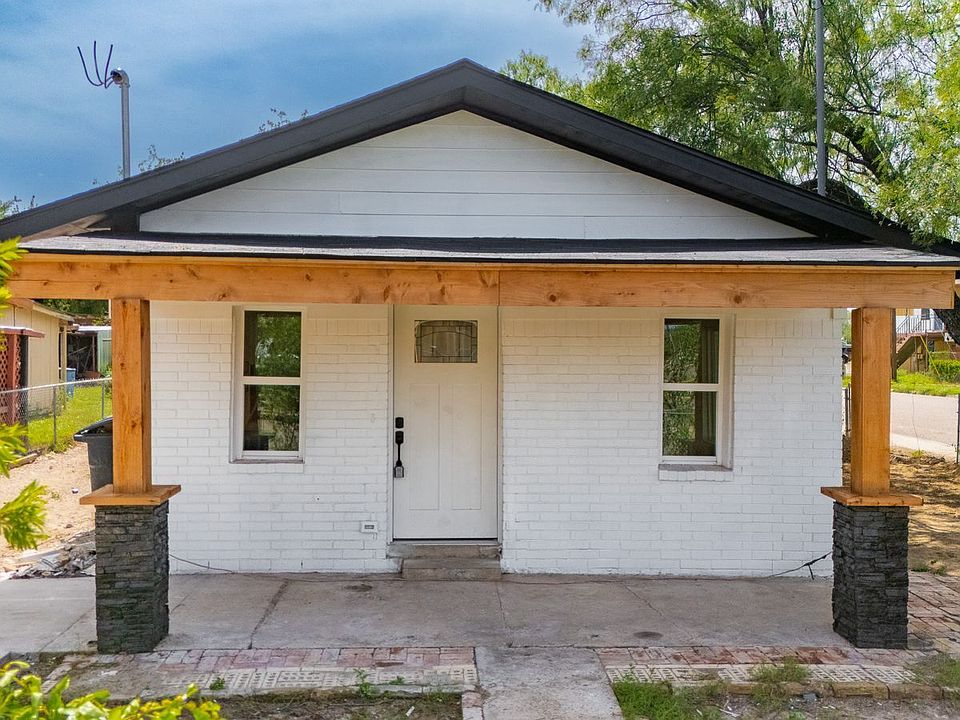 1st image of 1099 N Comal