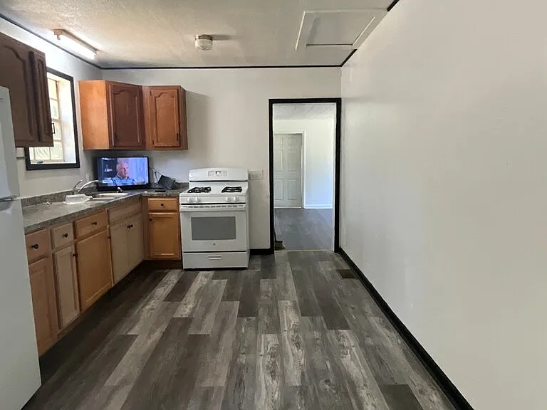 195 Bay Rd #A — Photo 15