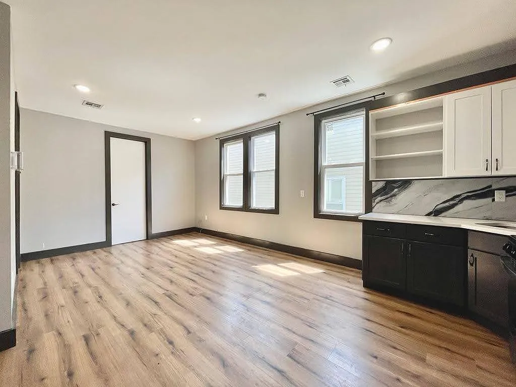 3 bed, 1150 sqft, $2,995 — Photo 3