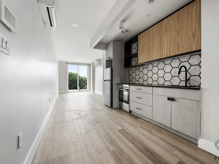 3421 Glenwood Rd #6M — Photo 2