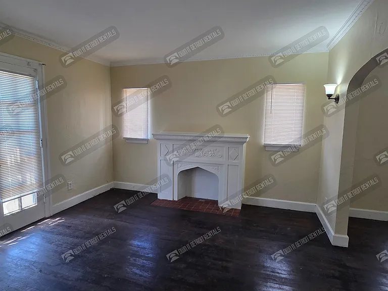 13918 Roselawn St — Photo 7