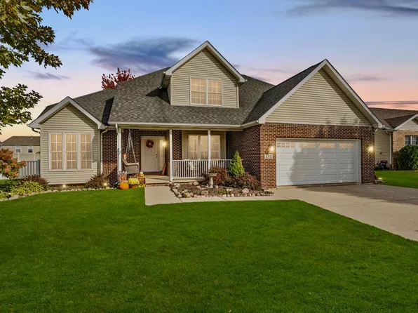 752 Coach Light Ln, Lowell, IN 46356