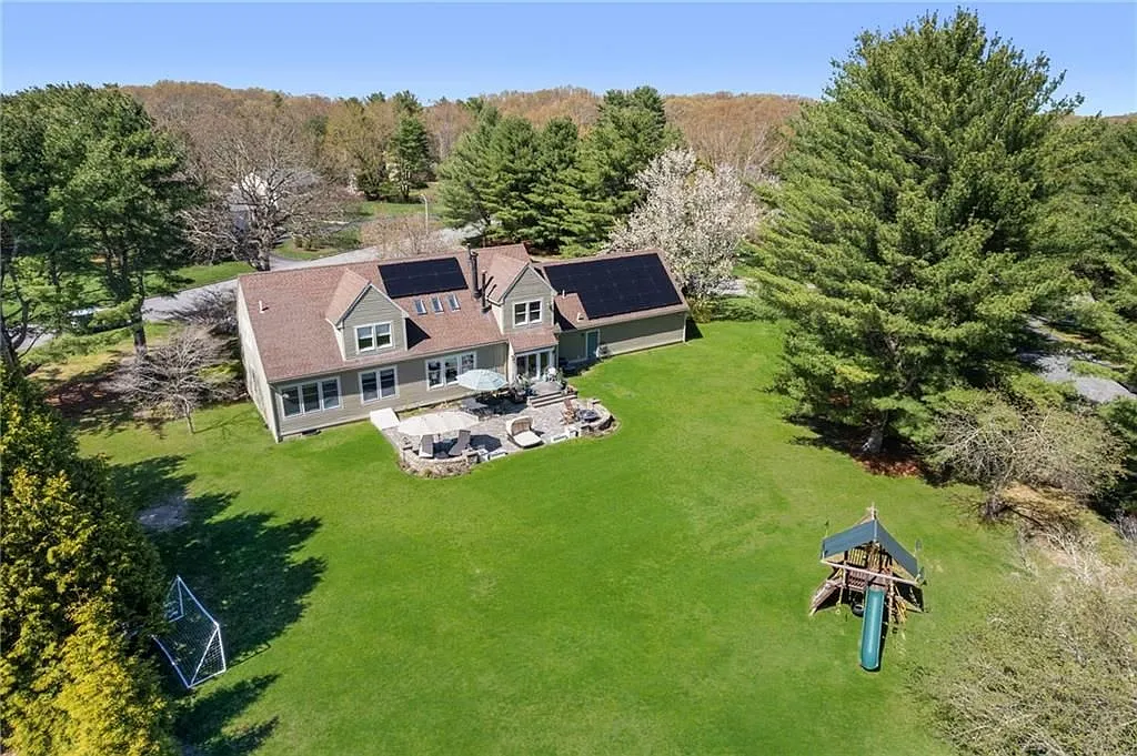 110 Osprey Dr — Photo 2