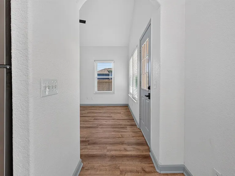 112 Remington Rd — Photo 8