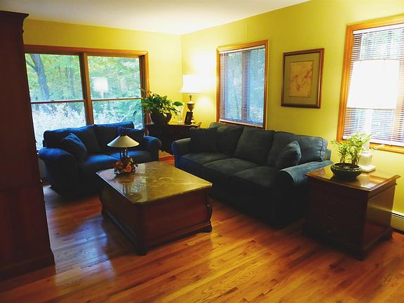 5th image of 550 Canterbury Ln