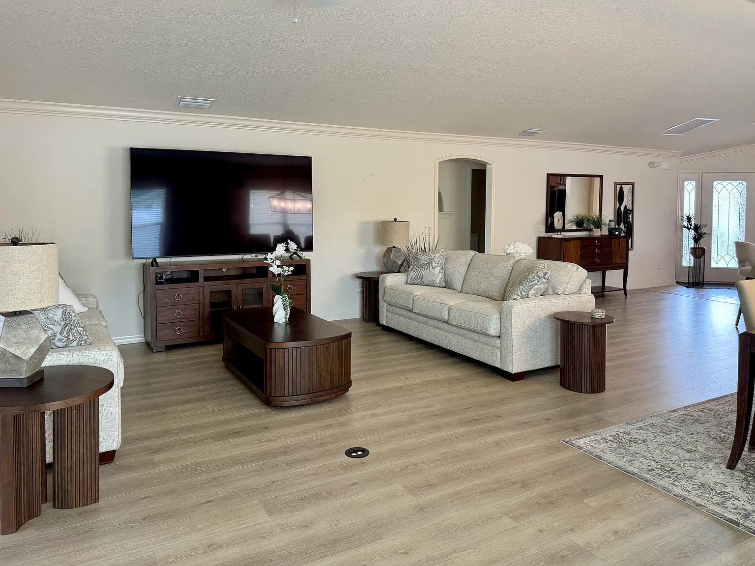3 bed, 1938 sqft, $3,500 — Photo 2